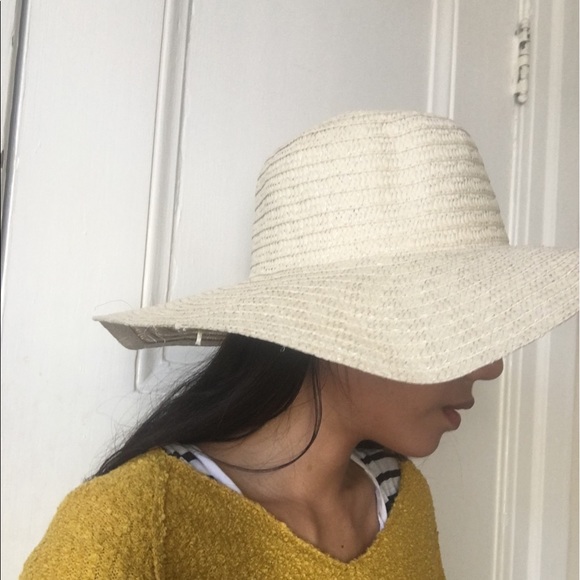 Classic woven hat for beaches in the summer!! - Picture 7 of 7